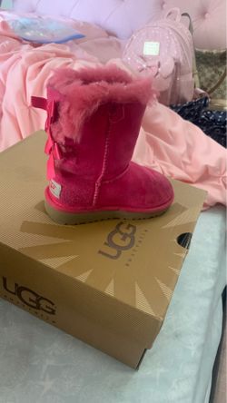 UGG 8