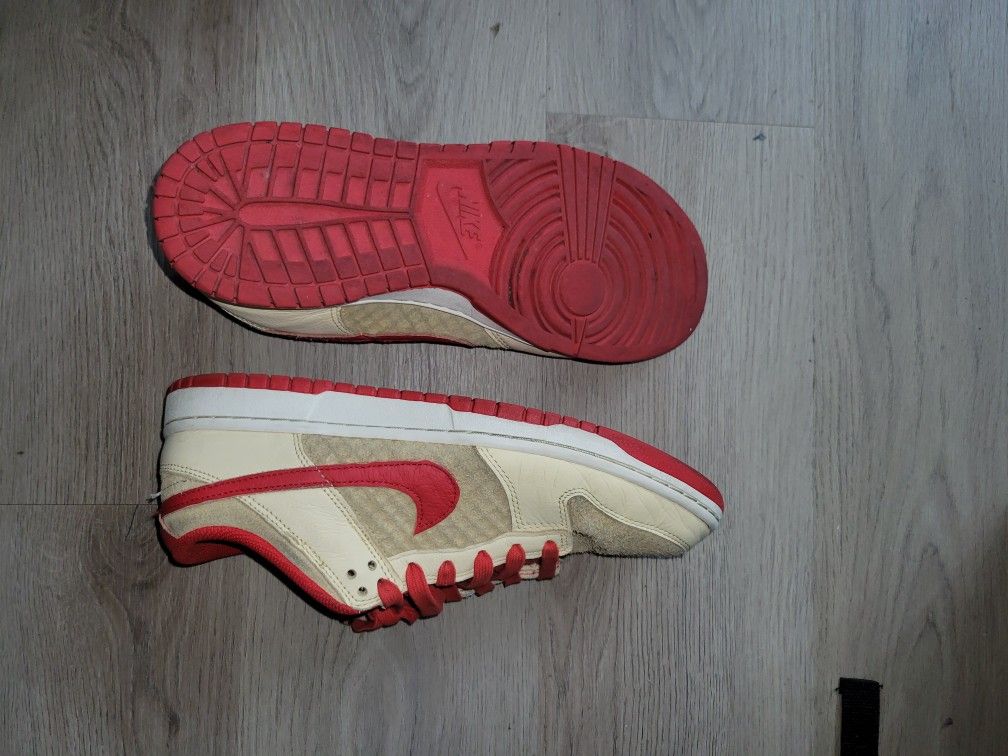 Nike Dunk Low Retro SE "Strawberry Waffle"