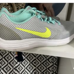 Women’s Nike Shoes 