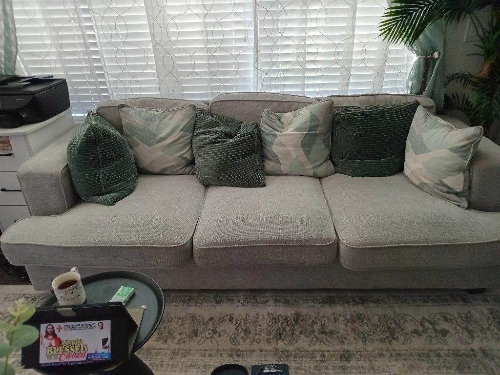 3 Seater Couch 350$