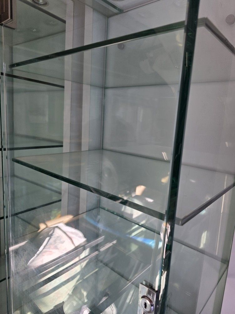 Professional Built Glass Cases " Colectables , Antiques