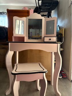 Little girls vanity