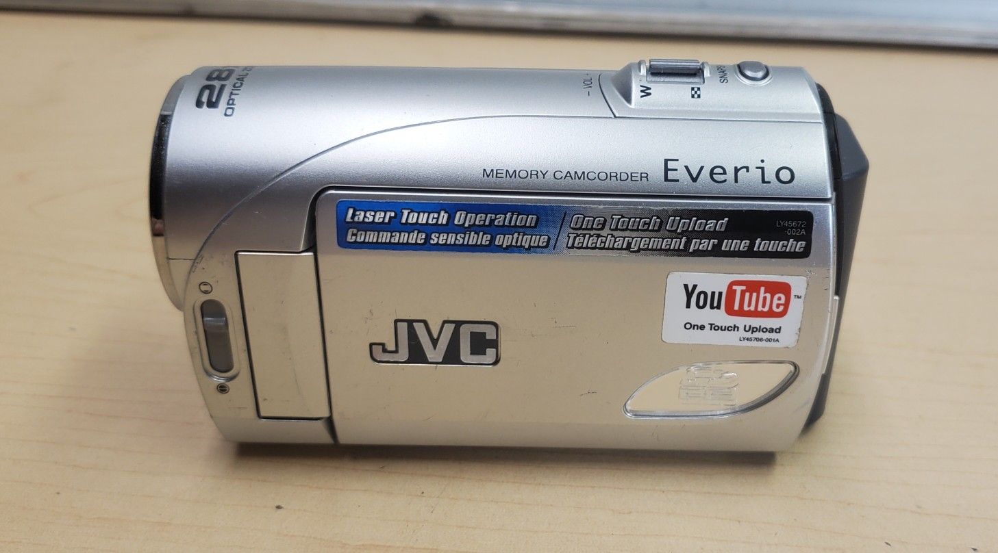 JVC GZ MS90U Everio Camcorder Video Camera with 8GB SD memory card