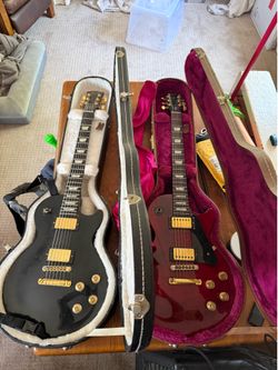 2 Gibson Les Paul Studios
