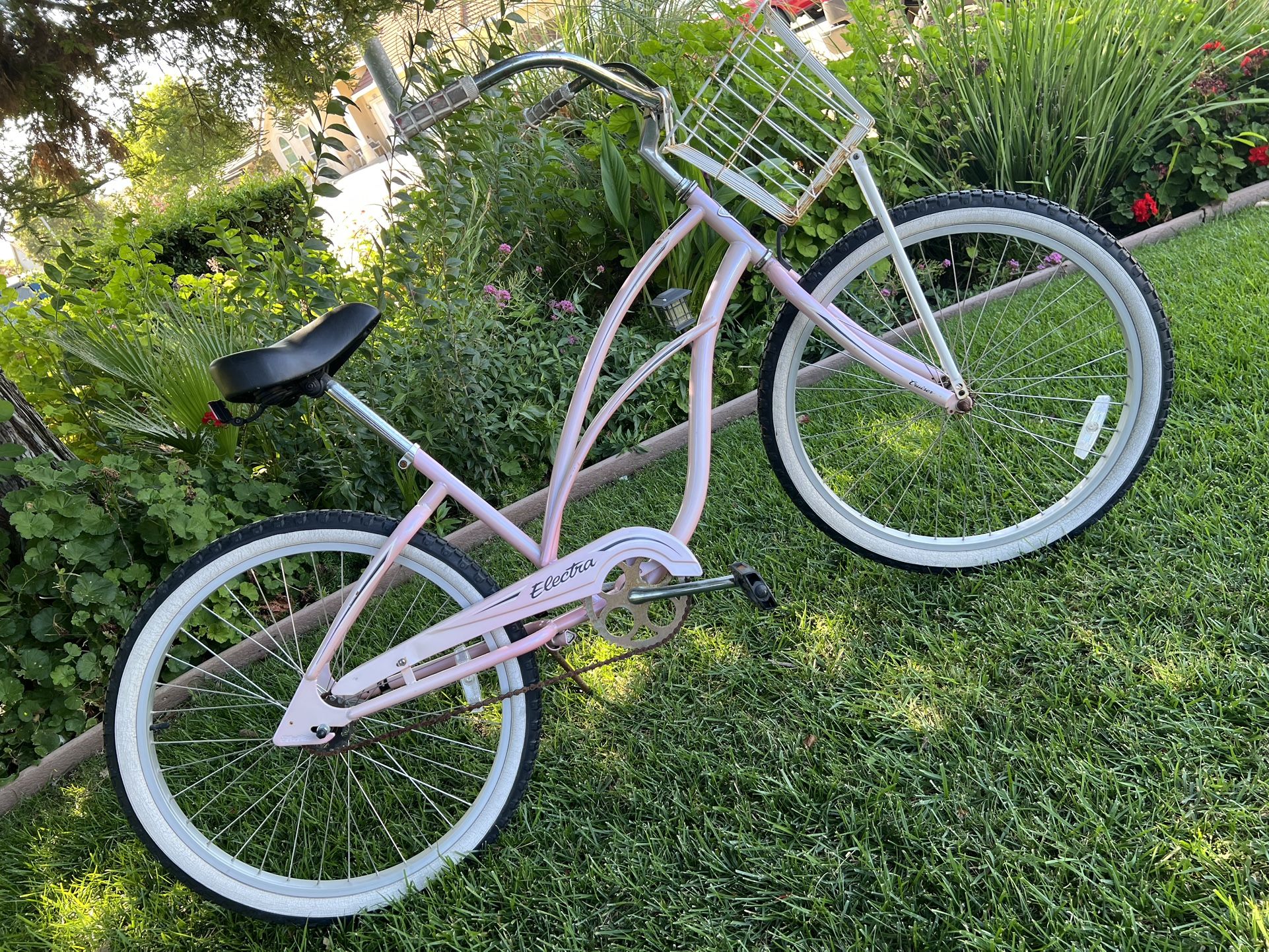 Pearl Pink Electra Women’s Beach Cruiser