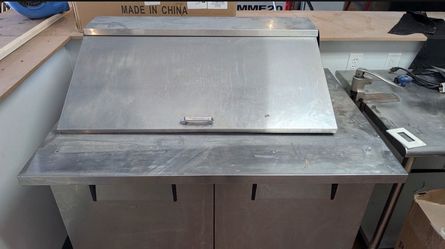 Commercial refrigerator