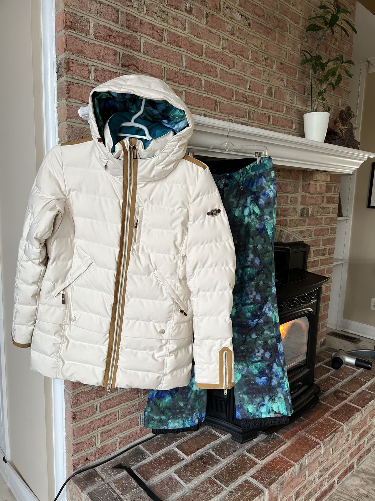 Roxy Torah Bright Snow Pants /Influencer Jacket /Jetty Mittens