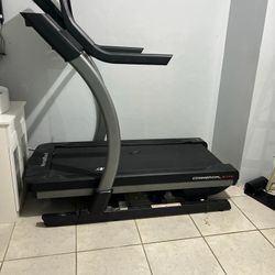 Nórdico Track Treadmill X14i