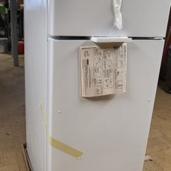 Ge Refrigerator Brand New 