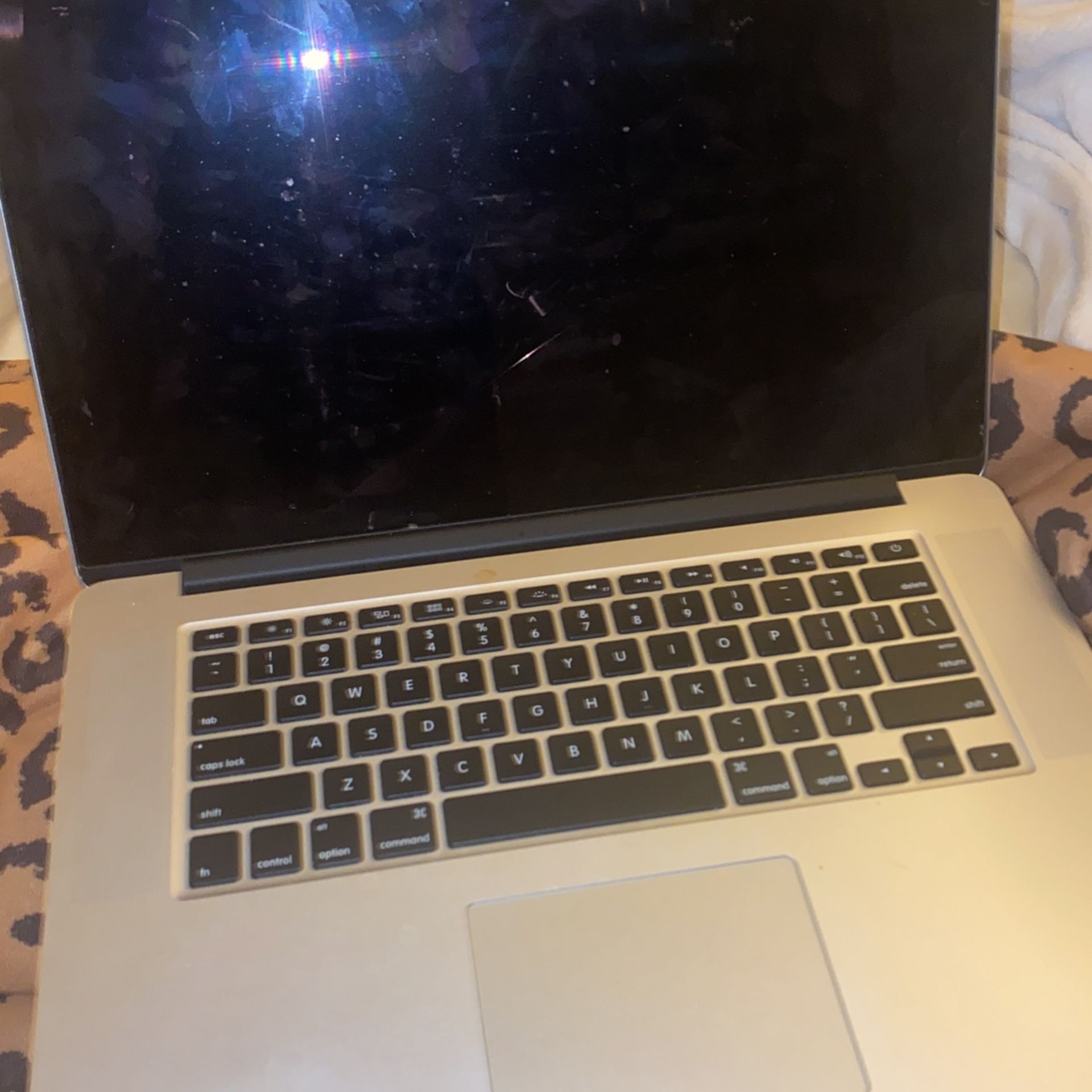 Broken Screen Laptop MacBook Pro