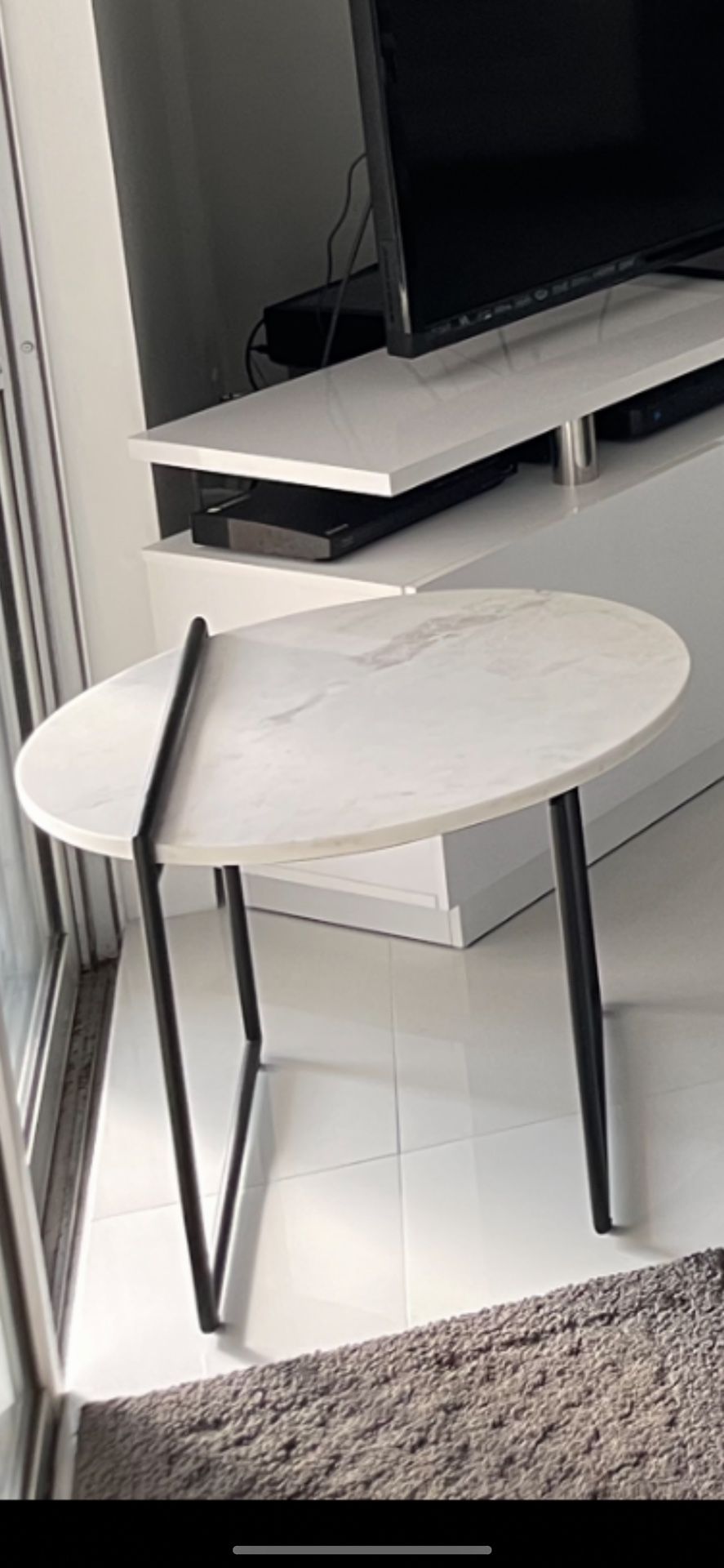 New Beautiful Modern White Marble End Table, diameter: 22.00 height: 19.00, Was $200 At City Furniture