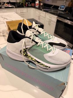 Zoom Freak Size 14