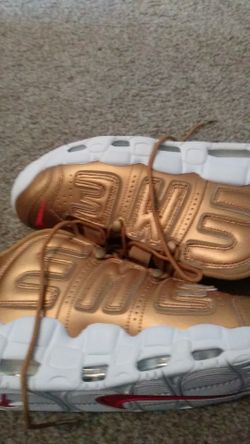 Supreme uptempo size 8.5