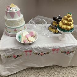 American Girl Doll Marie Grace Cecile Banquet Table and treats. Excellent condition. Only flaw is one corner where the table was repaired. See photo. 