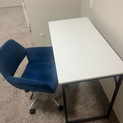 Desk and chair ! 