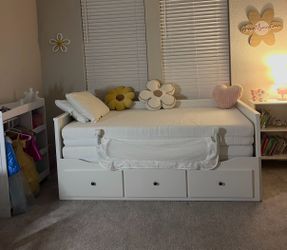 Ikea HEMNES daybed with storage-like new