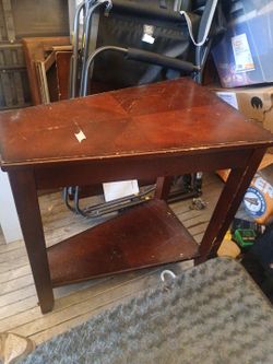 Corner table