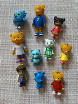 Daniel Tiger’s neighborhood friends & family figurines  set of 10