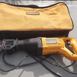 serrucho / DEWALT Saw DW304P Corded Saw P22