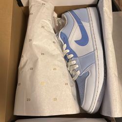 Jordan 1 Low SE Mighty Swoosher