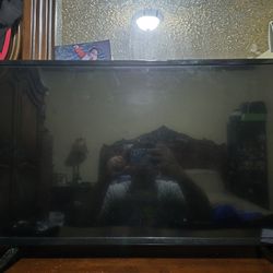 Vizio 32" Full HD Smart TV with Remote - Works Great