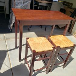High Table W/2 Bar Stools Excellent Condition 