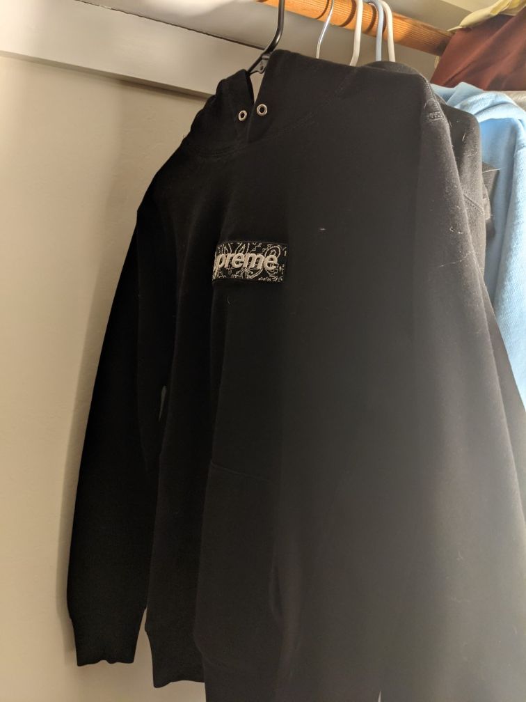 Black supreme box logo