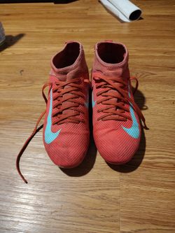 Pink Nike mercurials size 4