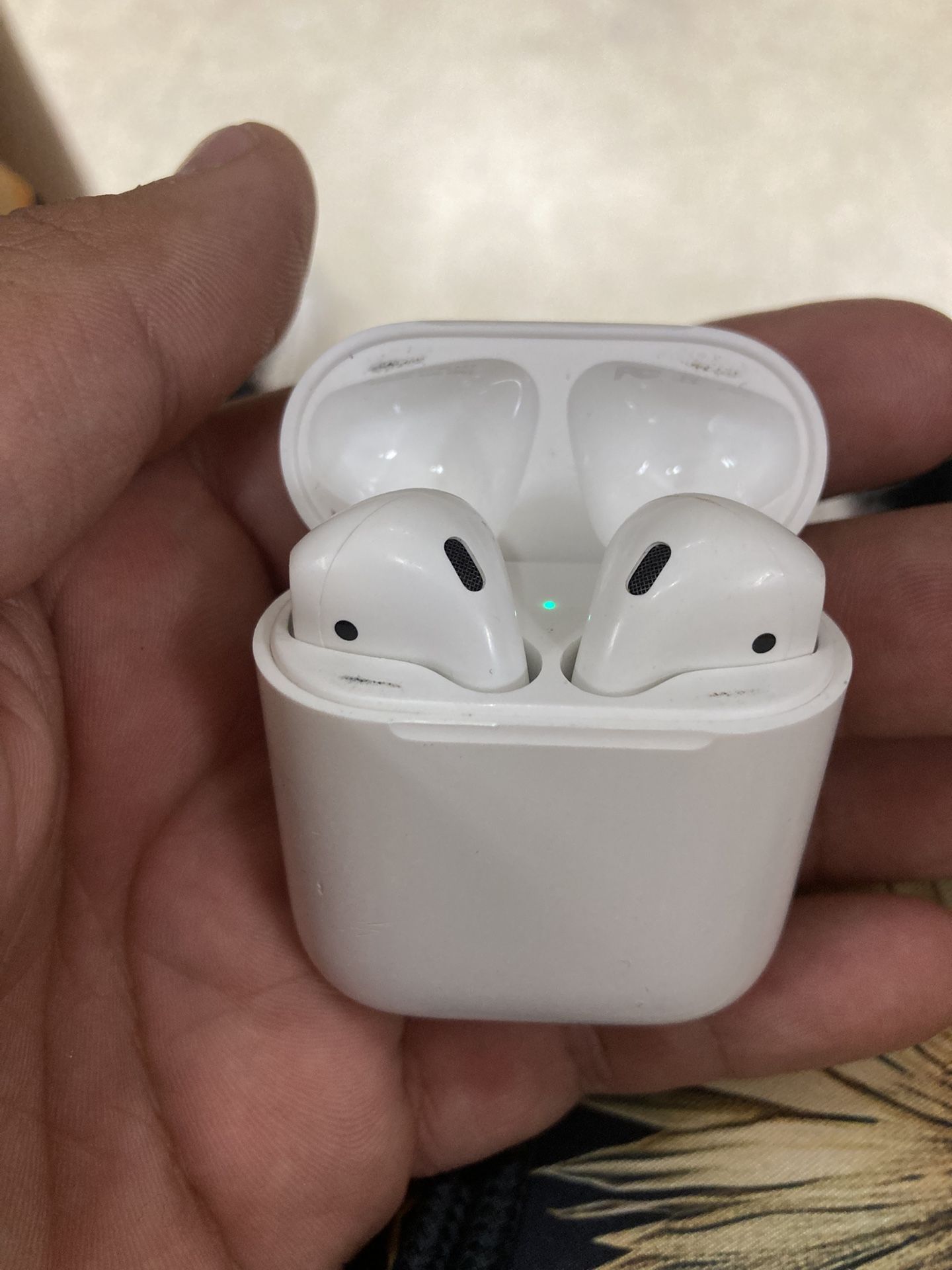 AirPods (2nd Gen)