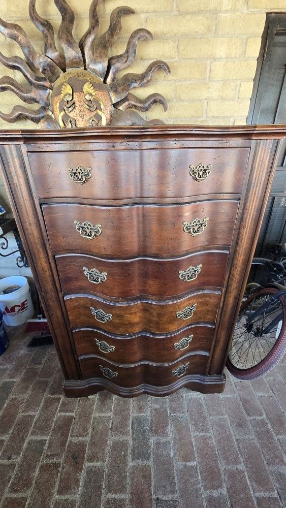 Dresser