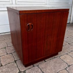 40cm x 40cm x 45cm - MCM Danish Modern Teak Cube Side Table Nightstand