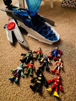 DC Comics Figures And Flyer