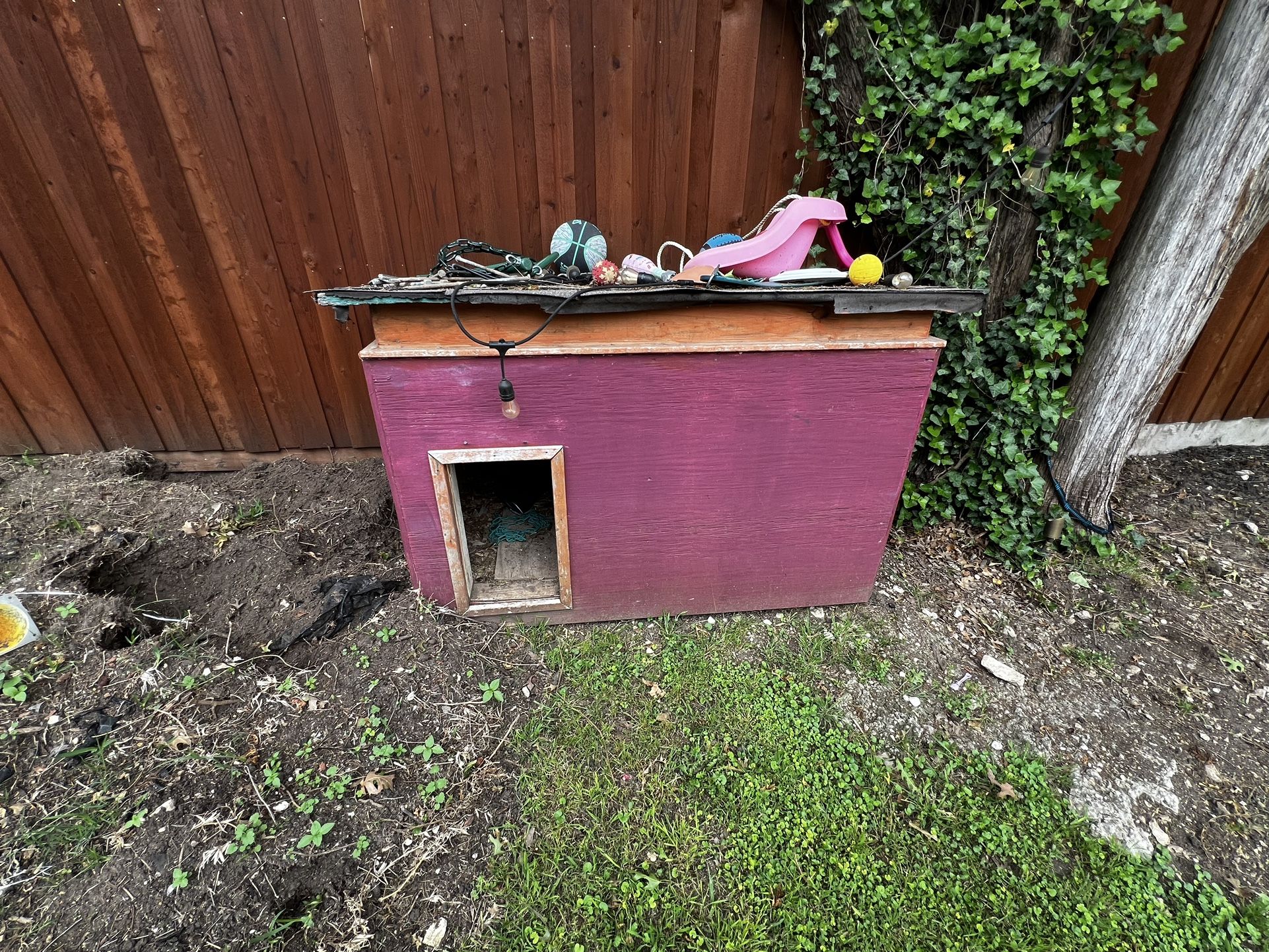 Dog House Free - Must Pick Up And Load Yourself 