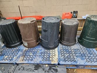 Botes para la basura usados $10.00 each/ cada uno