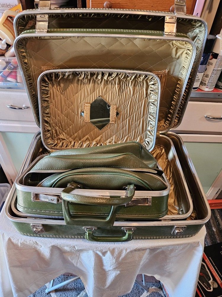 4 Piece Vintage Luggage Set In Avocado Green