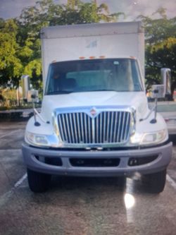 International mV box truck