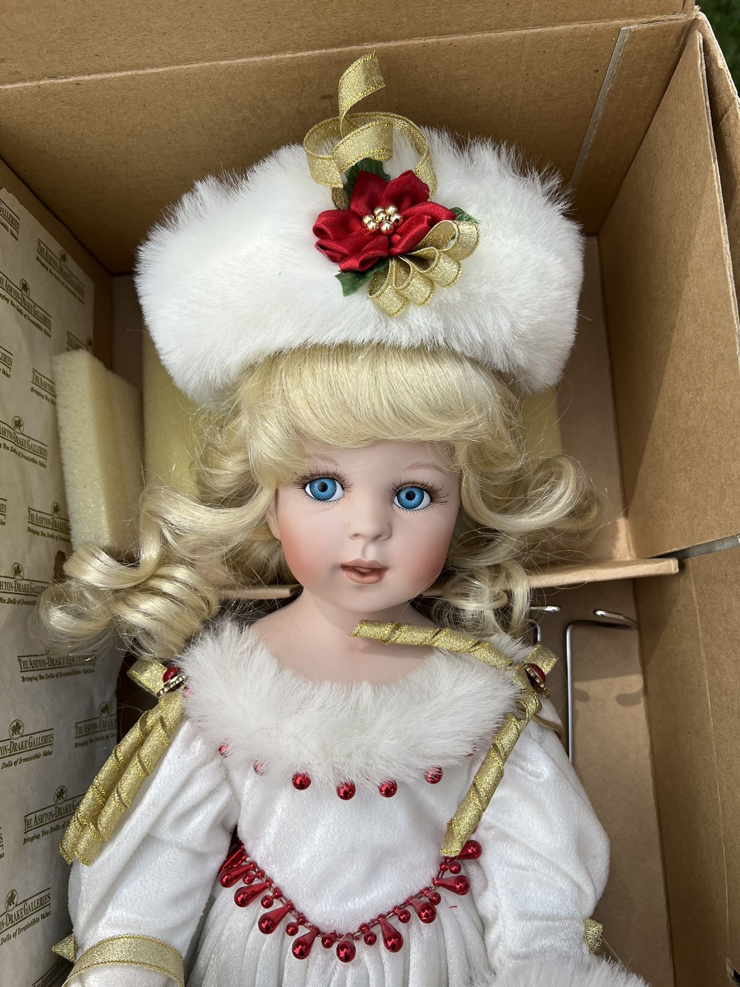 Ashton Drake Winter Ball Cinderella Doll Snow White Christmas in box velvet Preowned. Has been taken out a box. Please see all photos as they are