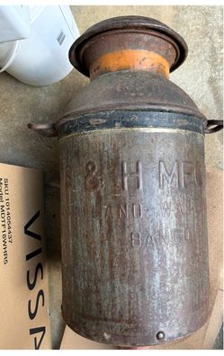 Antique milk can with great patina Antique milk can with great patina