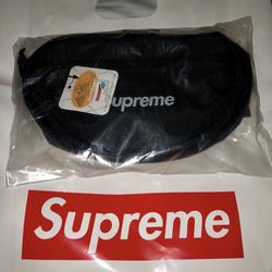 Supreme Waist Bag FW18 (Black) for Sale in Tumwater, WA - OfferUp