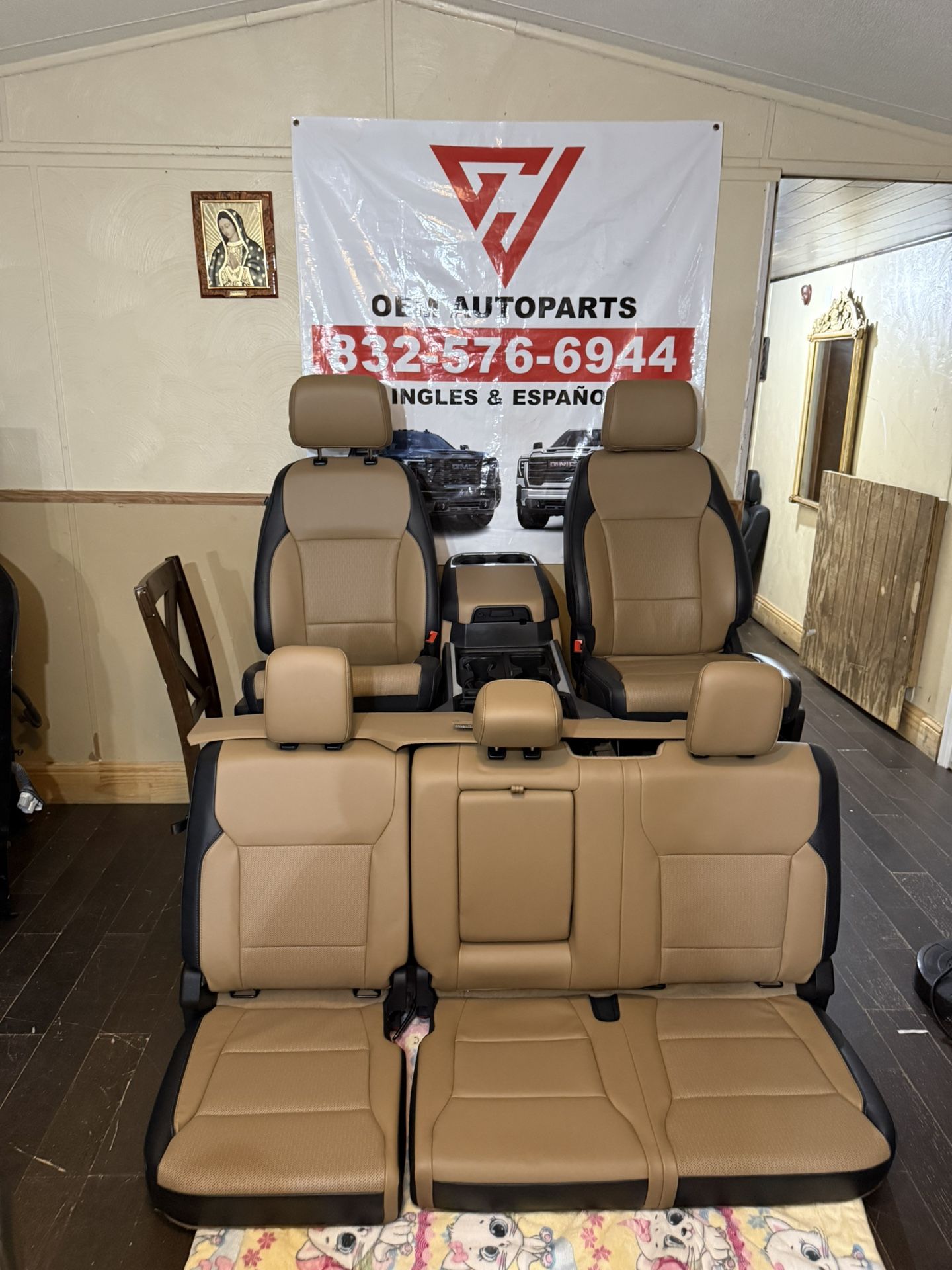 2023 2024 2025 Ford F-150 F-250 Platinum black leather front seats interior with center console