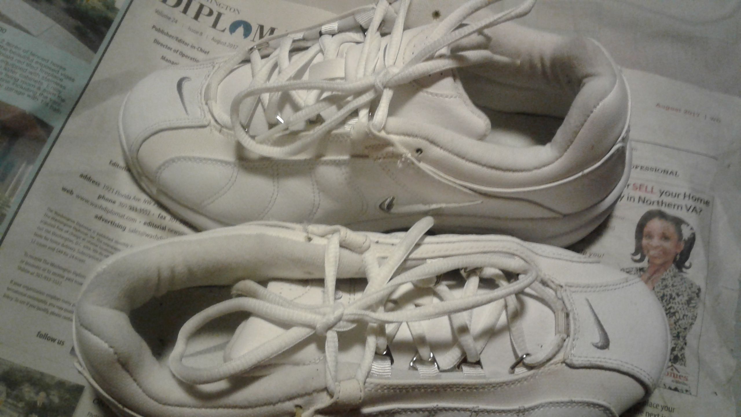 Nike tennis shoes white