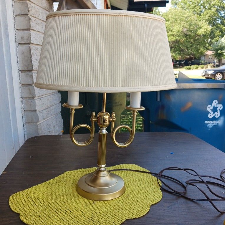  REALLY NEAT LOOKING VINTAGE  DOUBLE light Lamp 