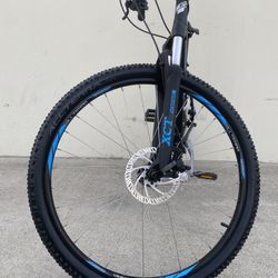 GT MOUNTAIN BIKE /SIZE TIRES 27” /SIZE FRAME MEDIUM 