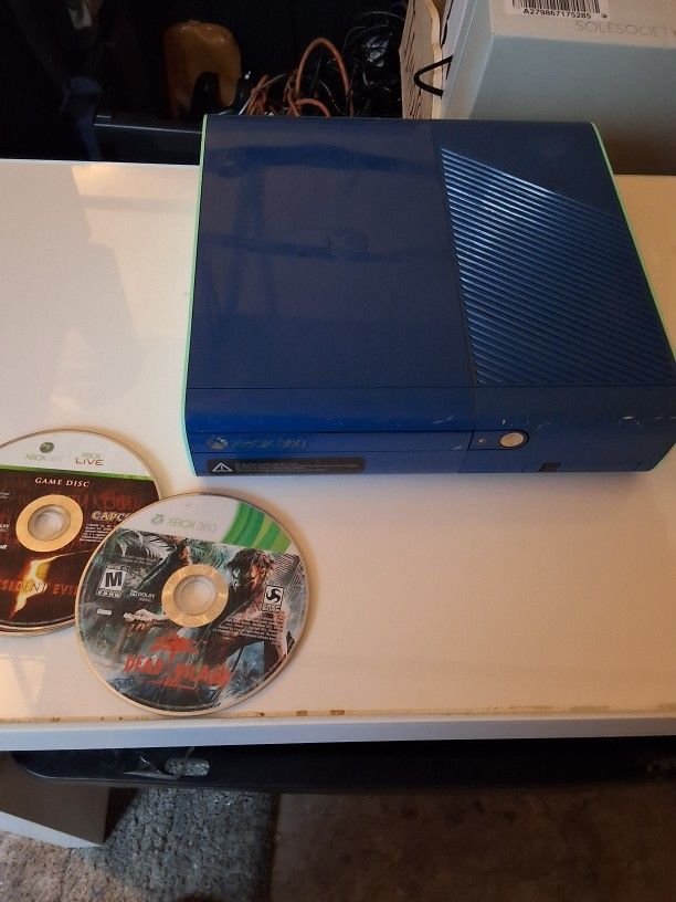 XBOX 360 E CONSOLE w/ 2 Games