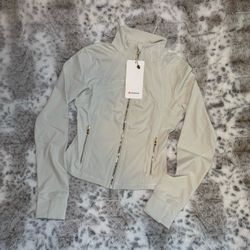 Lululemon Define Cropped Jacket *Nulu in Ivory With Gold Zippers