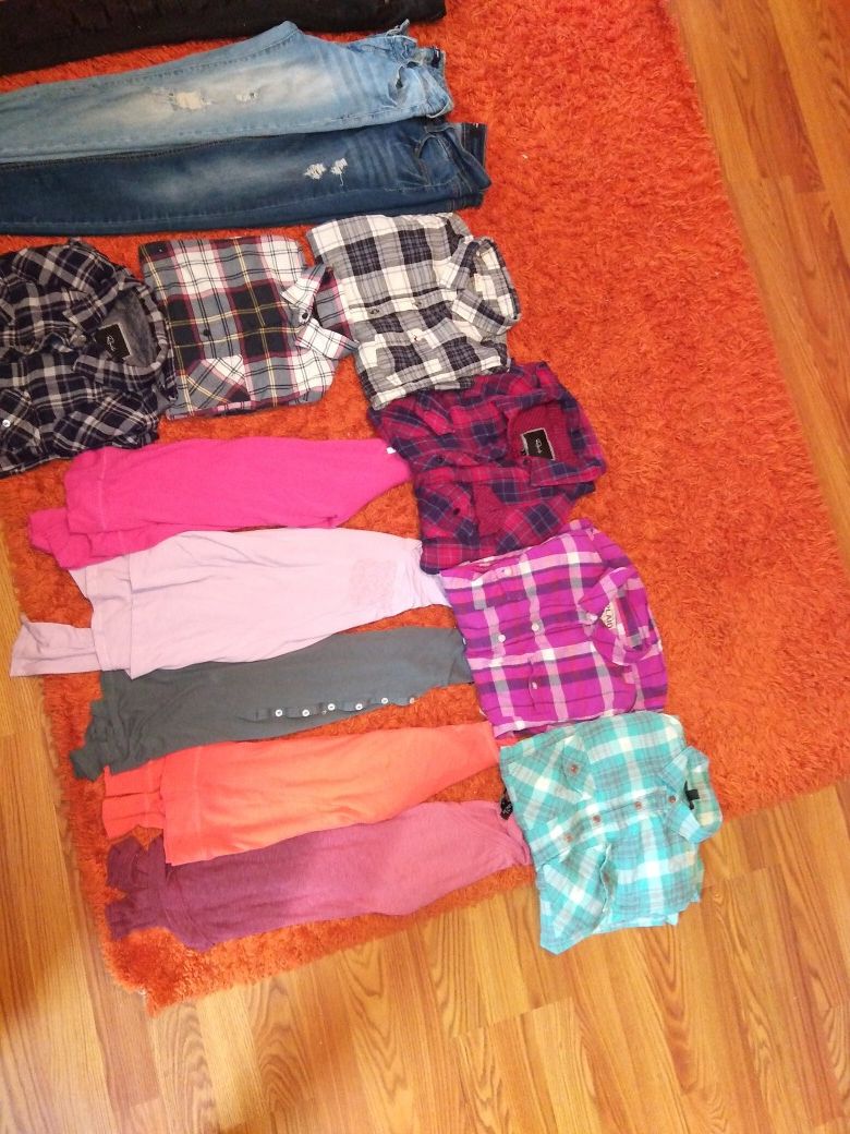**Teen/ Girl Long Sleeve Shirts & jegging jeans size small &xs