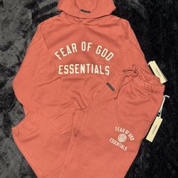 ESSENTIAL HOODIE & SWEATS SET