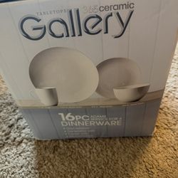Tabletops Gallery 16 piece NIB