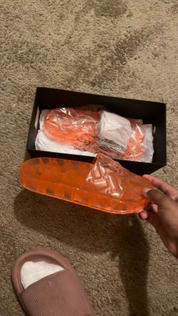 Kurt Geiger slides 8.5