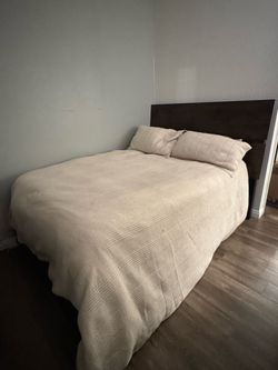 3-Piece Two-Tone Bedroom Set and mattress